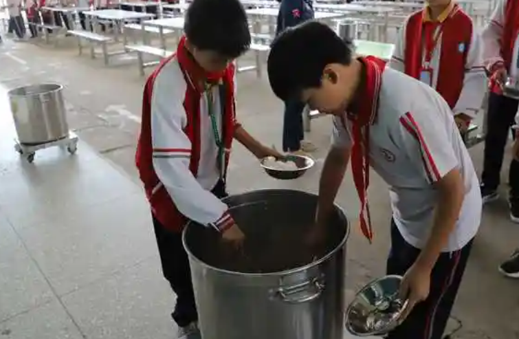 智慧食安监控系统：助力校园食堂管控